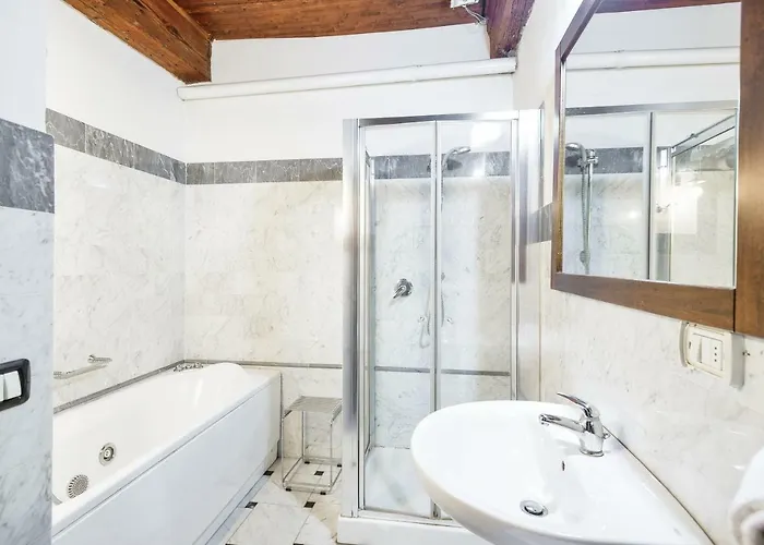 Guesthost - San Lorenzo Wooden Loft Апартаменты Флоренция